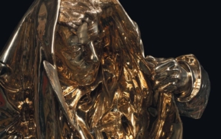 Détail d'un bronze de Jan Fabre en couverture du catalogue