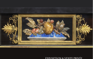 Détail d'une paire de cabinets en pierres dures attribués à Weisweiler en couverture du catalogue