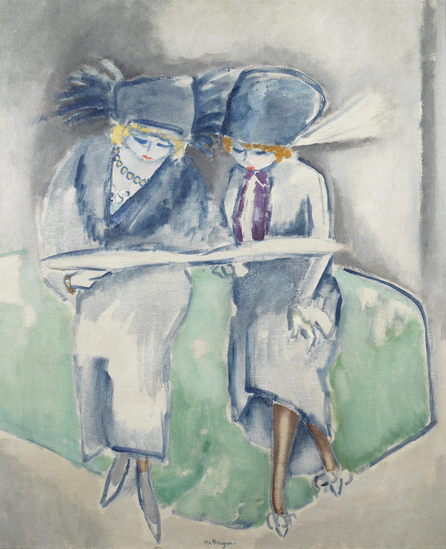 Deux élégantes attablées à Deauville. Huile sur toile peinte vers 1915 par le maître du Fauvisme, assagi. Silhouettes allongées, harmonie de bleus, de gris et de verts.